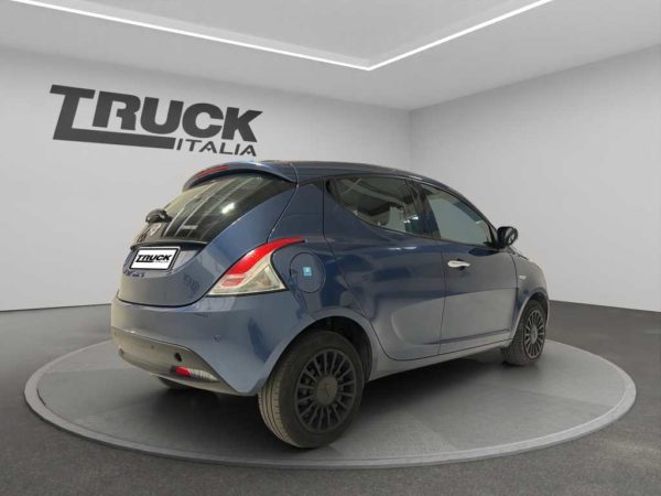 lancia-ypsilon-iii-2021-10-firefly-hybrid-silver-ss-70cv-sku92039