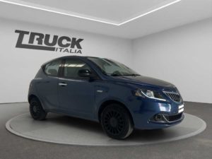 lancia-ypsilon-iii-2021-10-firefly-hybrid-silver-ss-70cv-sku92039