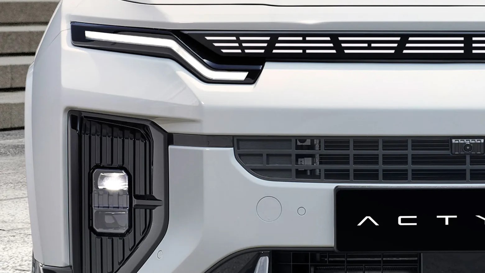 Design unico con griglia DRL Kgm Actyon