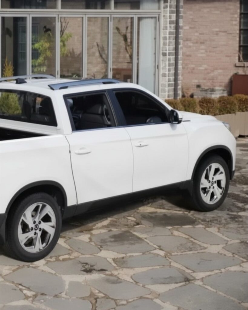 Rexton sport STYLE - 2.2 Turbodiesel 5 Posti - Cassone Lungo – Sosp. Post. Multilink, differenziale e Interior pack